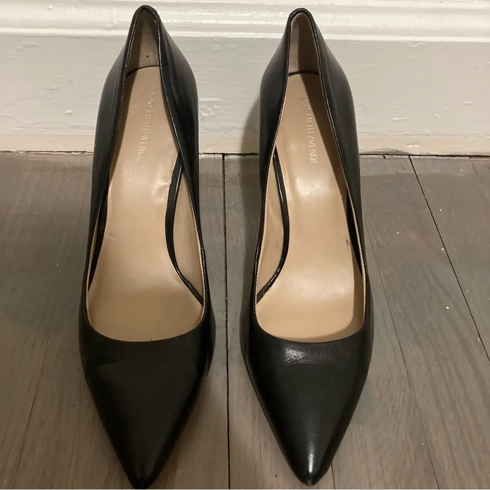 Saks Fifth Avenue Cathy Black Leather Pumps - 9M - Picture 2 of 5